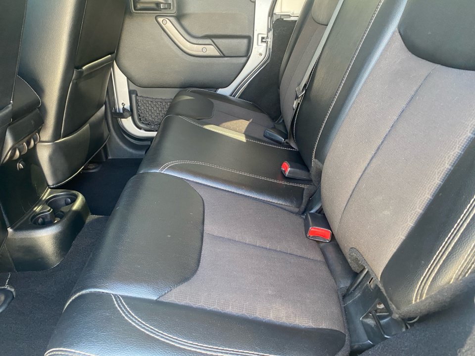 Used 2018 Jeep Wrangler Unlimited Sport AWD/4WD image 16