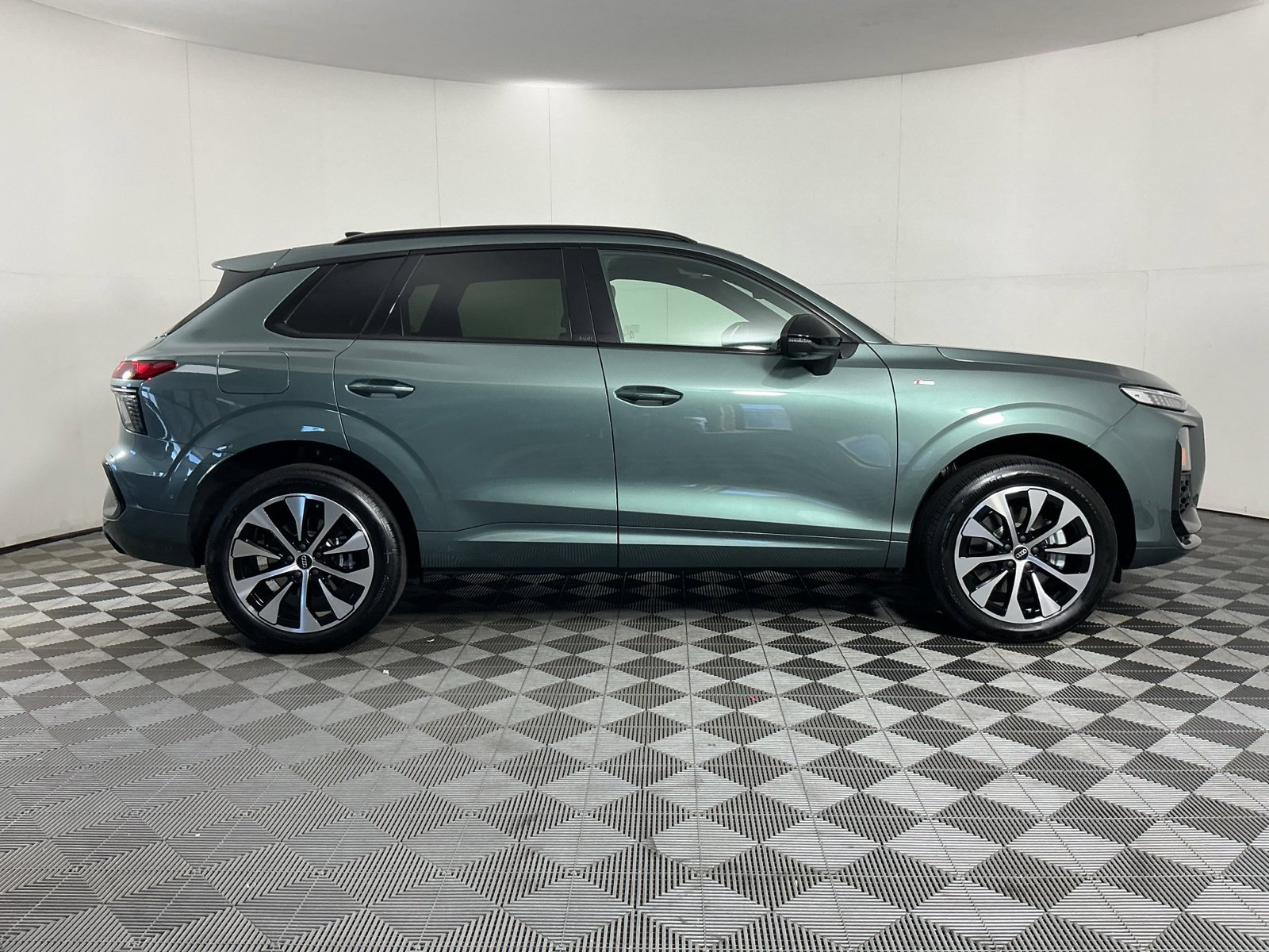 New 2026 Audi Q3 quattro 2.0T AWD/4WD image 9