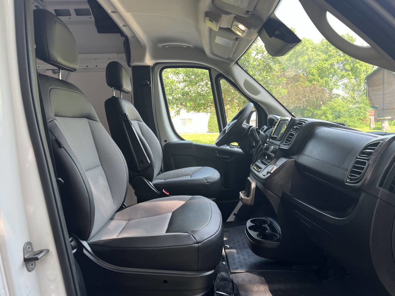 Used 2025 RAM ProMaster 2500 w/ Convenience Group image 14