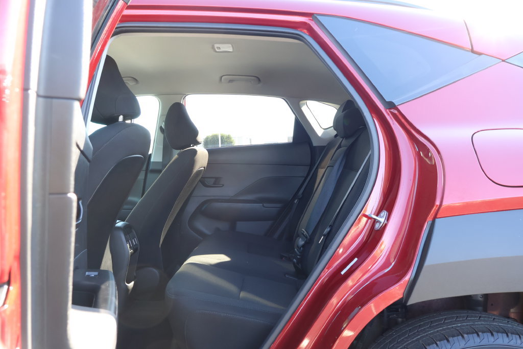 Used 2025 Hyundai Kona SEL AWD/4WD image 30