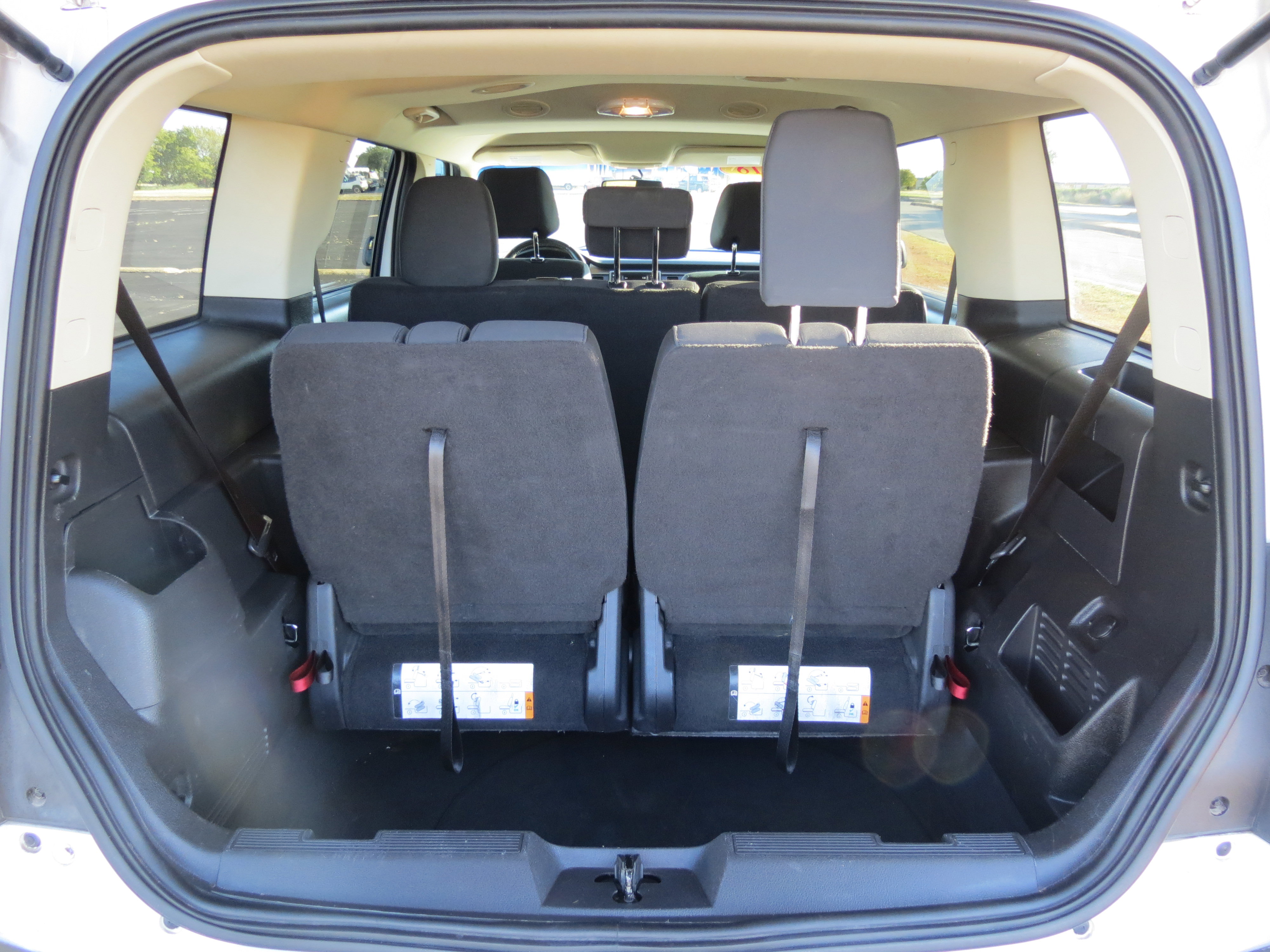 Used 2018 Ford Flex SE image 25