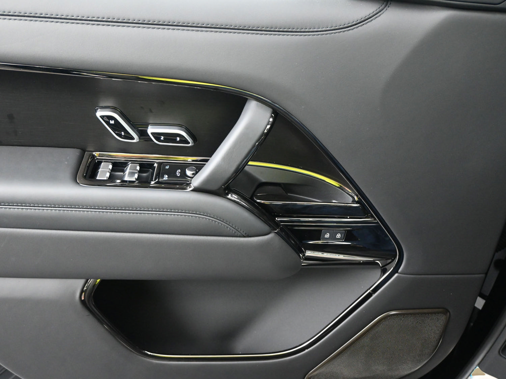 New 2025 Land Rover Range Rover SV AWD/4WD image 14
