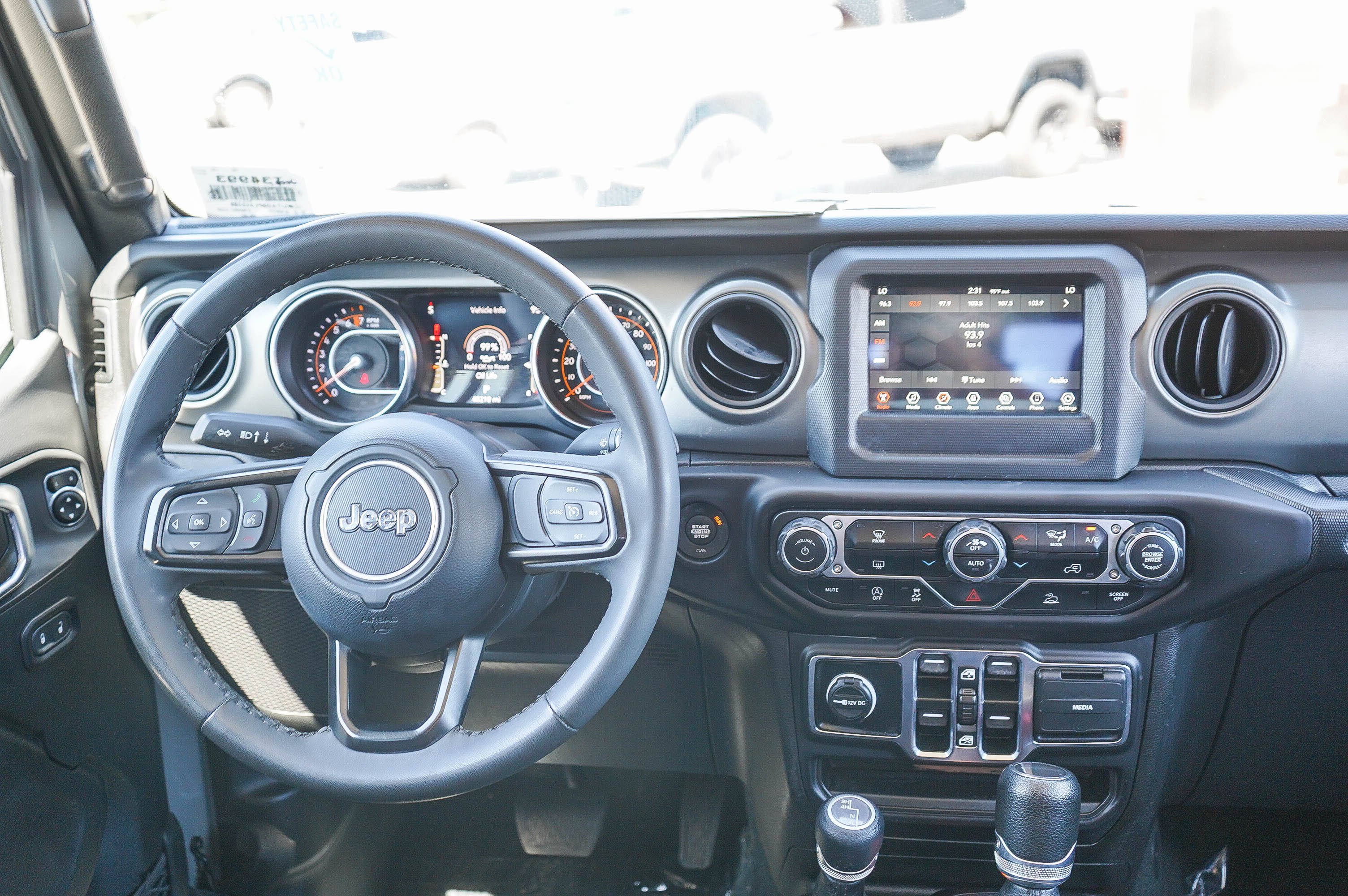 Used 2023 Jeep Gladiator Sport AWD/4WD image 15