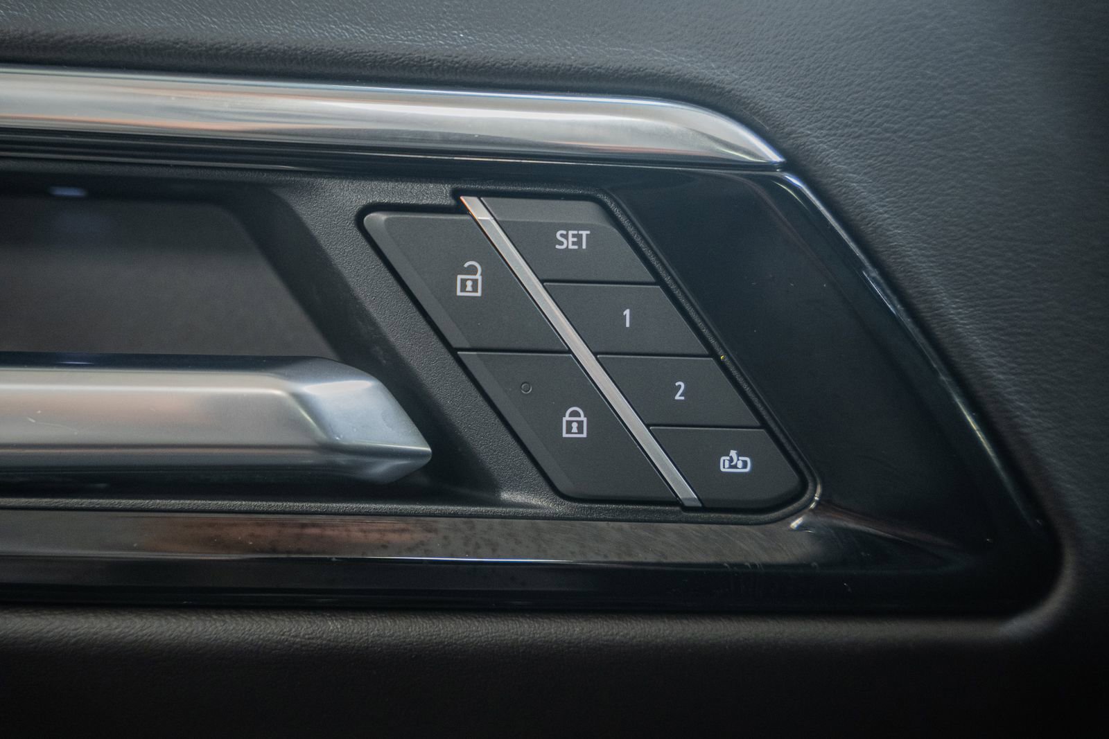 Used 2025 Chevrolet Suburban RST w/ Advanced Technology Package image 49