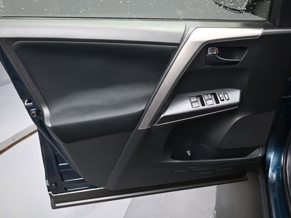 Used 2018 Toyota RAV4 LE w/ All Weather Liner Package AWD/4WD image 10