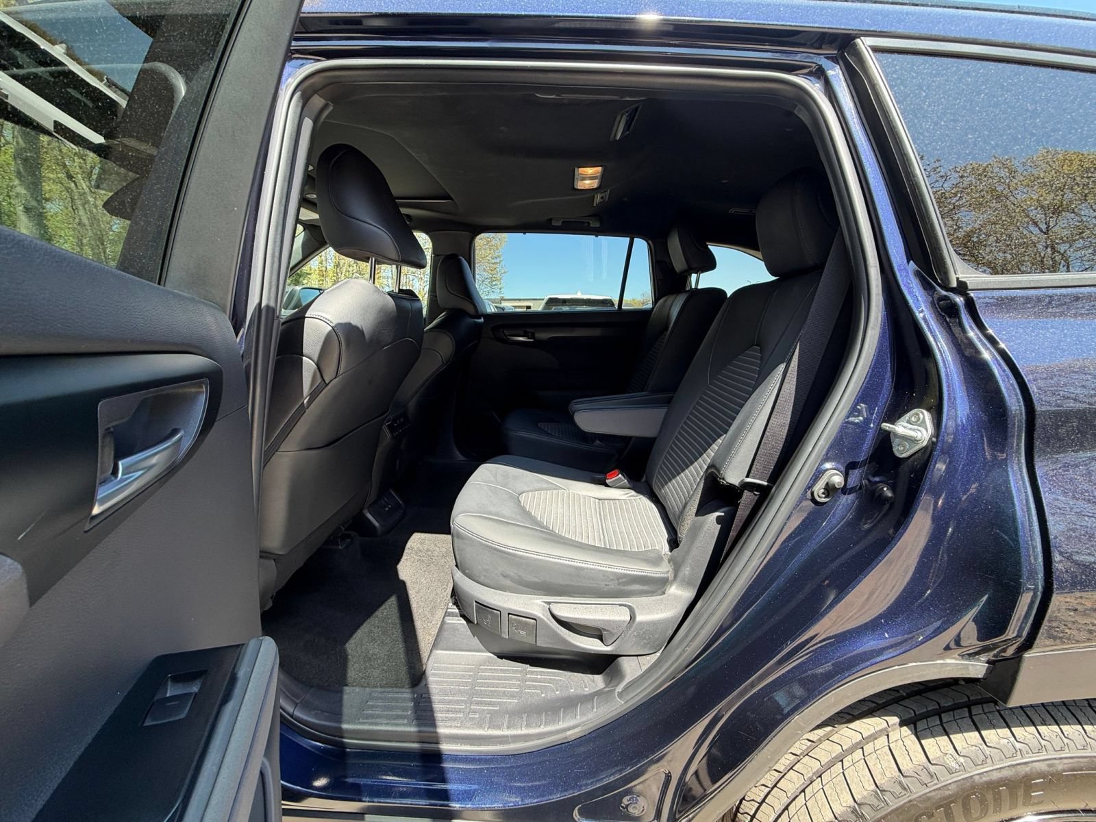 Used 2025 Toyota Highlander XSE AWD/4WD image 27