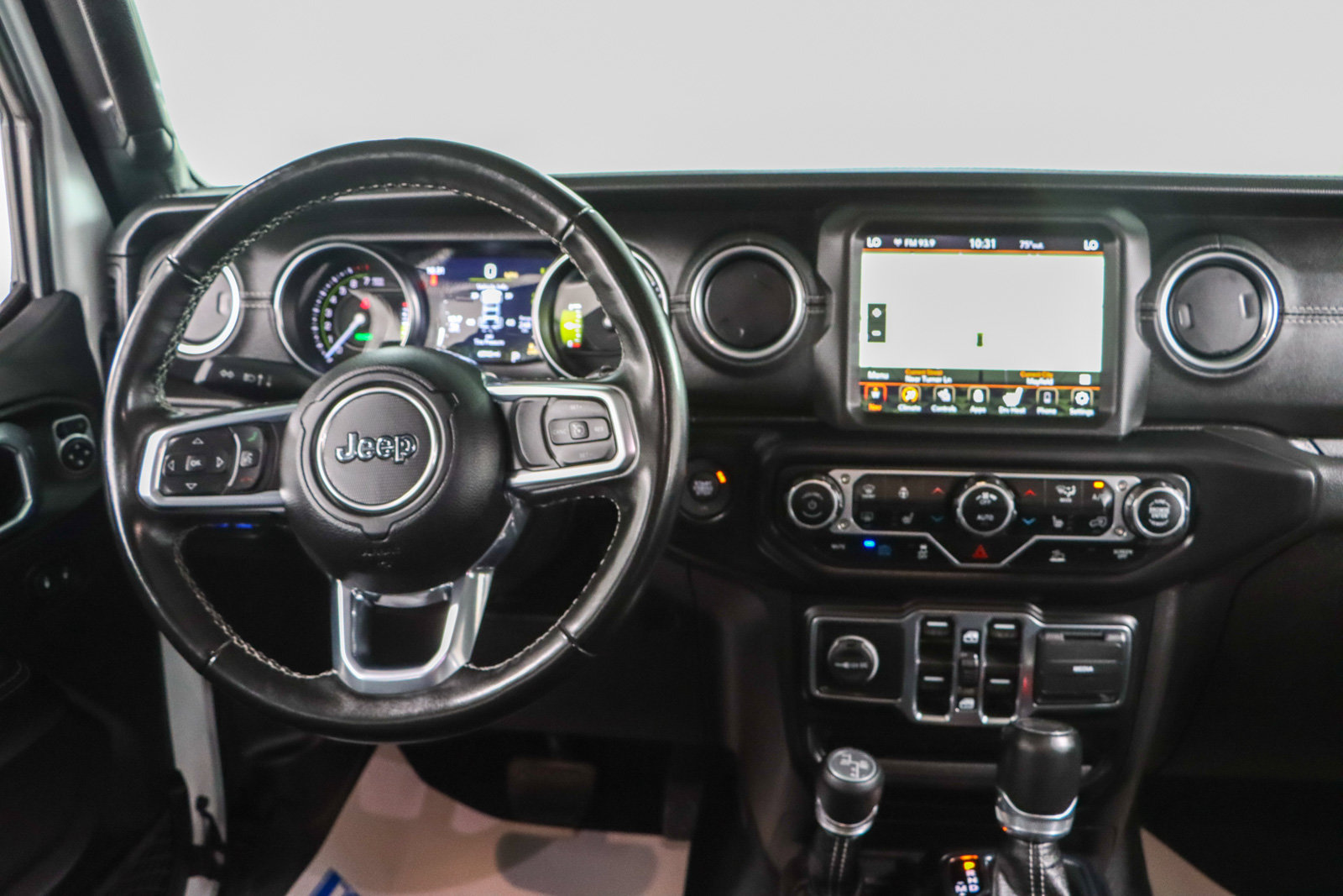 Used 2022 Jeep Wrangler Unlimited Sahara w/ Cold Weather Group AWD/4WD image 19