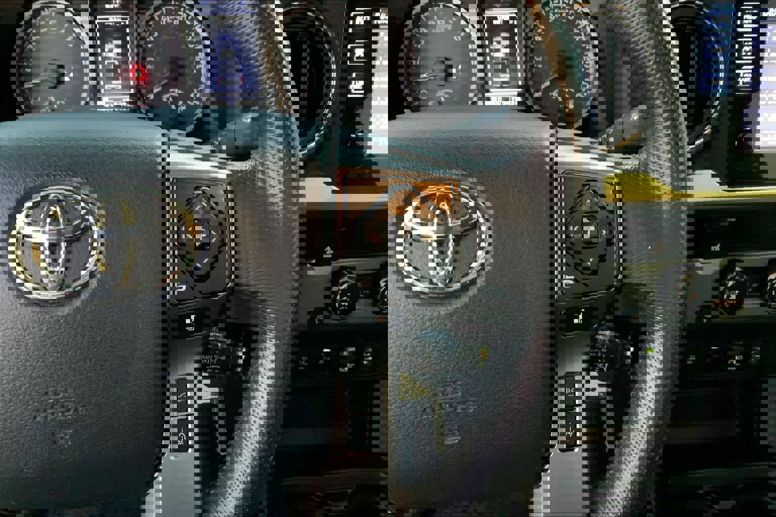 Certified 2018 Toyota Tacoma SR5 image 23