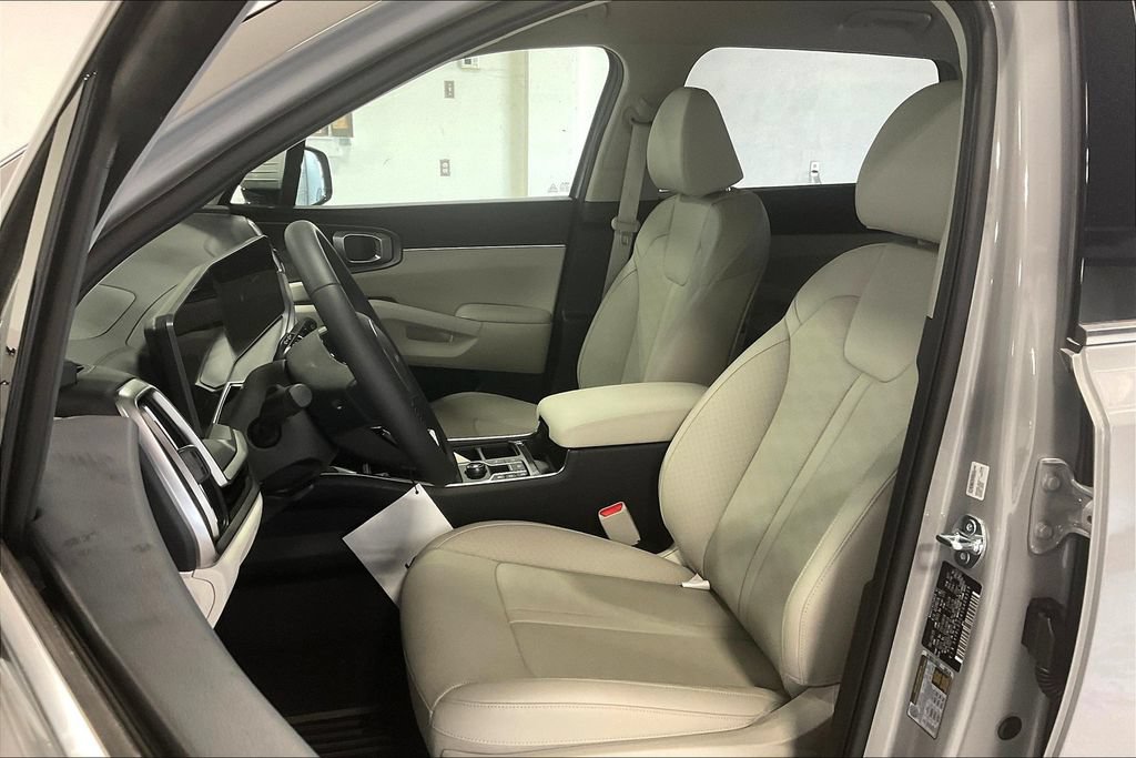 Used 2025 Kia Sorento S AWD/4WD image 12