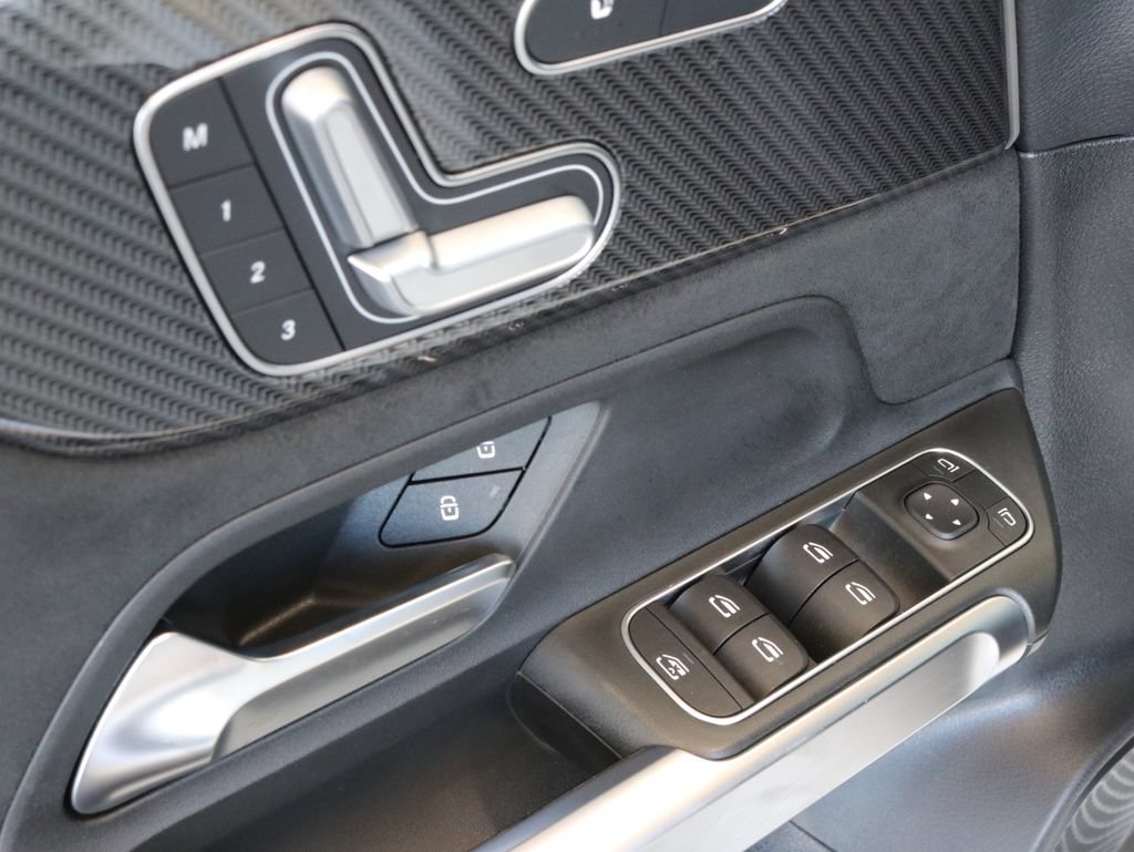 Used 2021 Mercedes-Benz GLB 35 AMG 4MATIC image 25