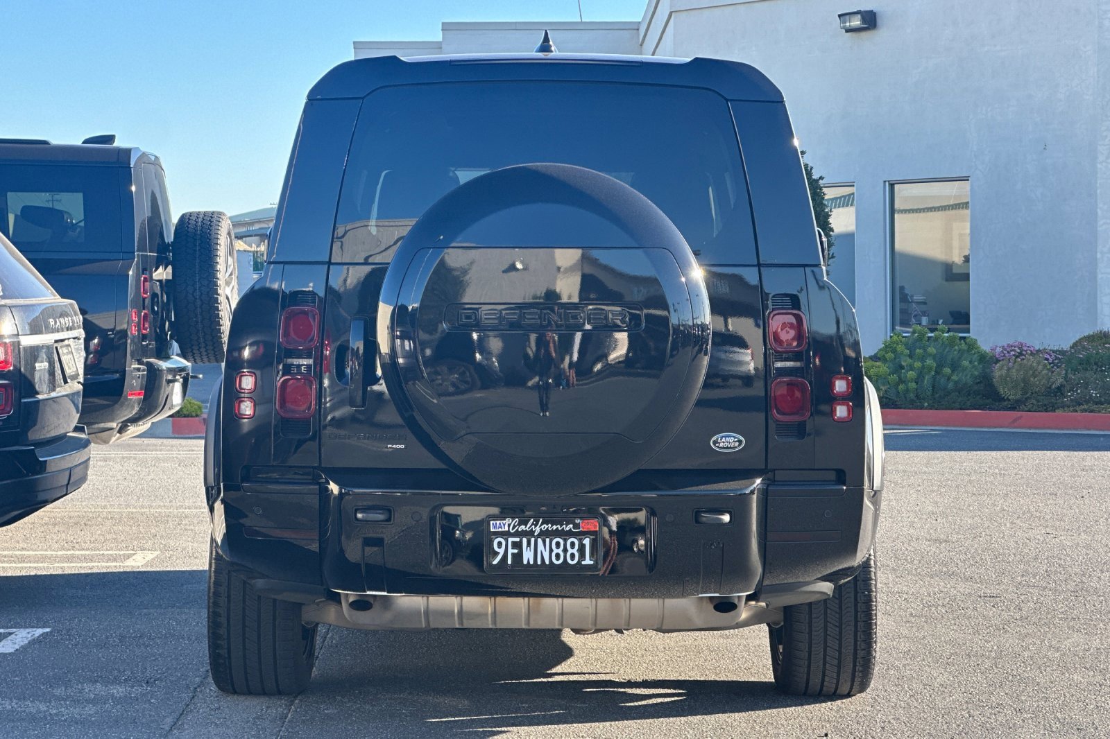 Used 2023 Land Rover Defender 130 X-Dynamic SE image 4