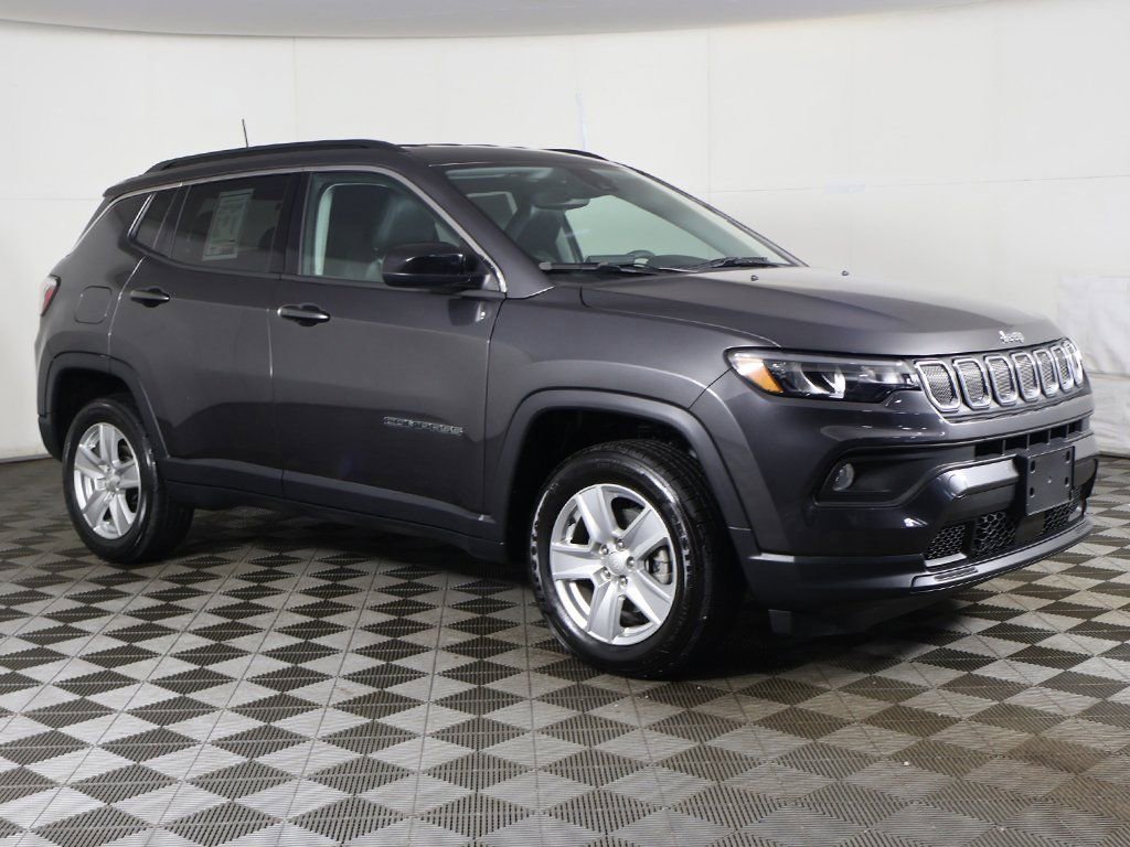 Used 2022 Jeep Compass Latitude image 2