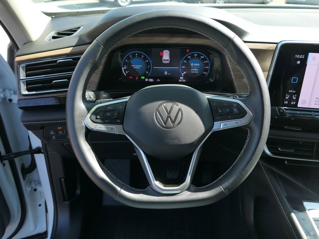 Used 2025 Volkswagen Atlas SE image 16