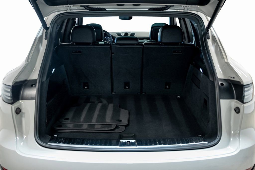 Used 2022 Porsche Cayenne S Platinum image 56