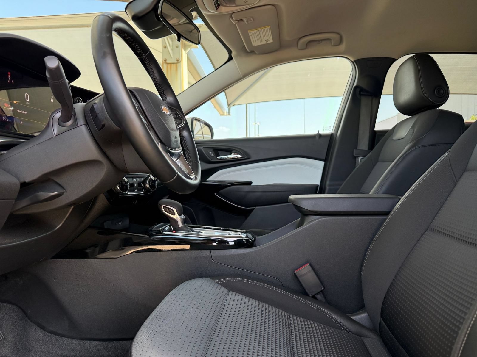 Used 2025 Chevrolet Trax LT w/ LT Convenience Package FWD image 27