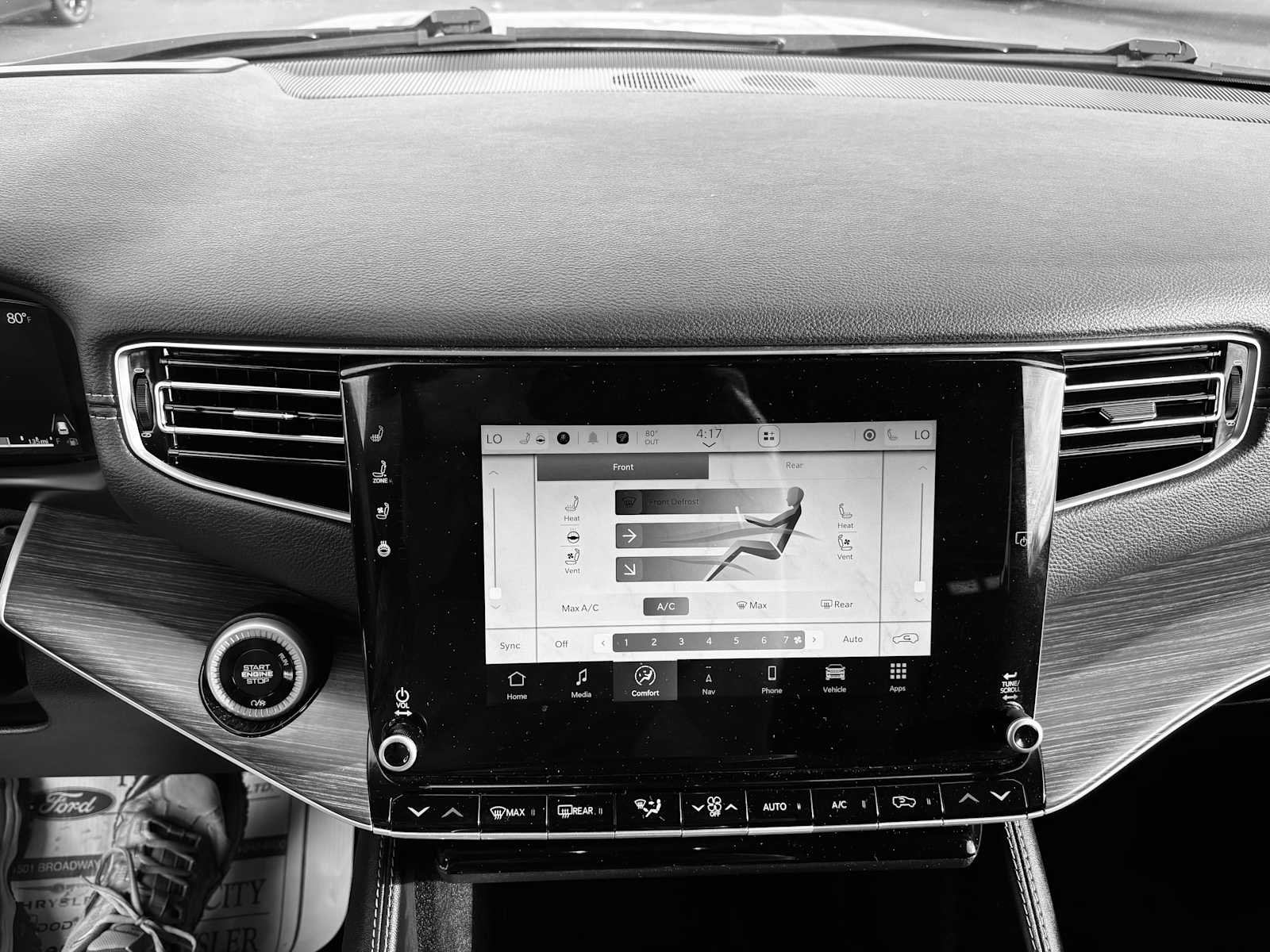 Certified 2024 Jeep Wagoneer L Series III w/ Flexible Seating Group image 36