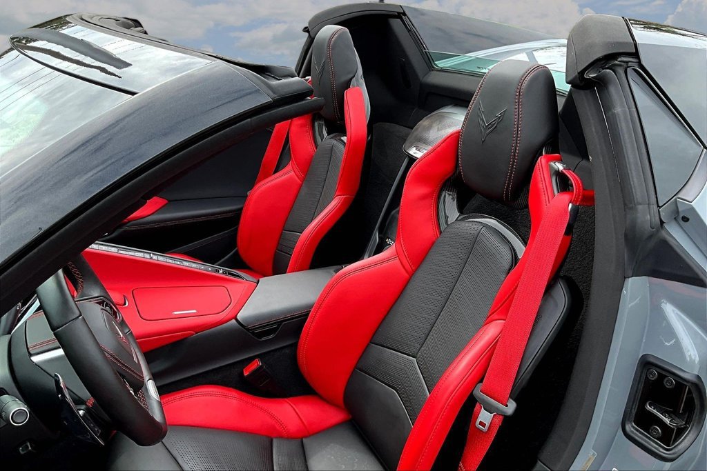 Used 2025 Chevrolet Corvette Z06 w/ Stealth Interior Trim Package RWD image 21