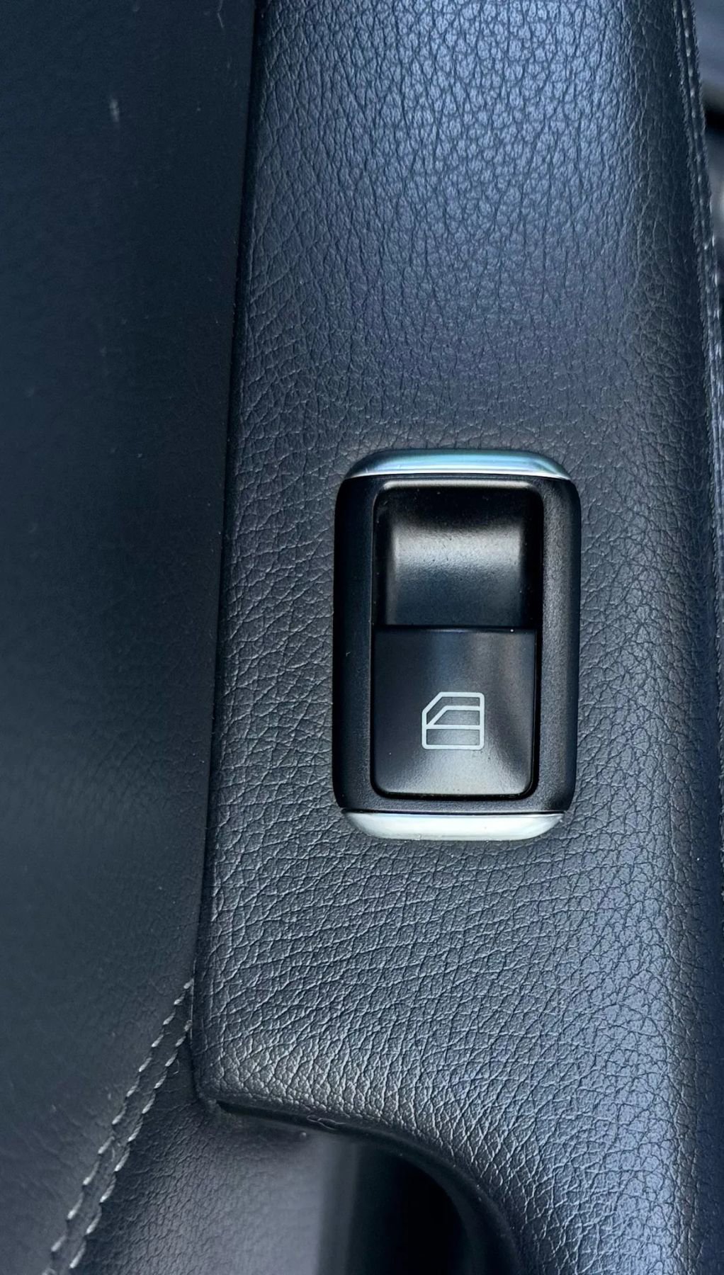 Used 2014 Mercedes-Benz E 350 4MATIC Sedan image 30