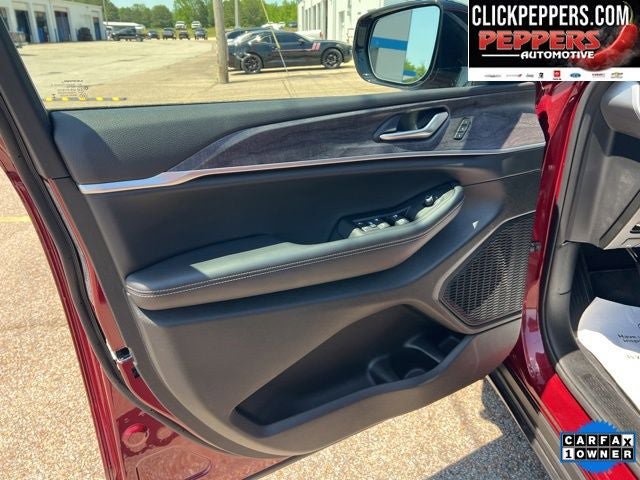 Used 2025 Jeep Grand Cherokee L Limited w/ Luxury Tech Group II AWD/4WD image 11