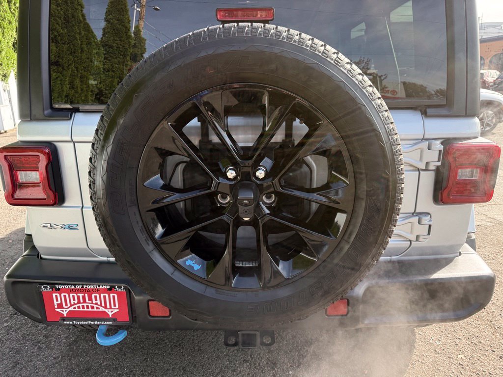 Used 2023 Jeep Wrangler Unlimited Sahara AWD/4WD image 10