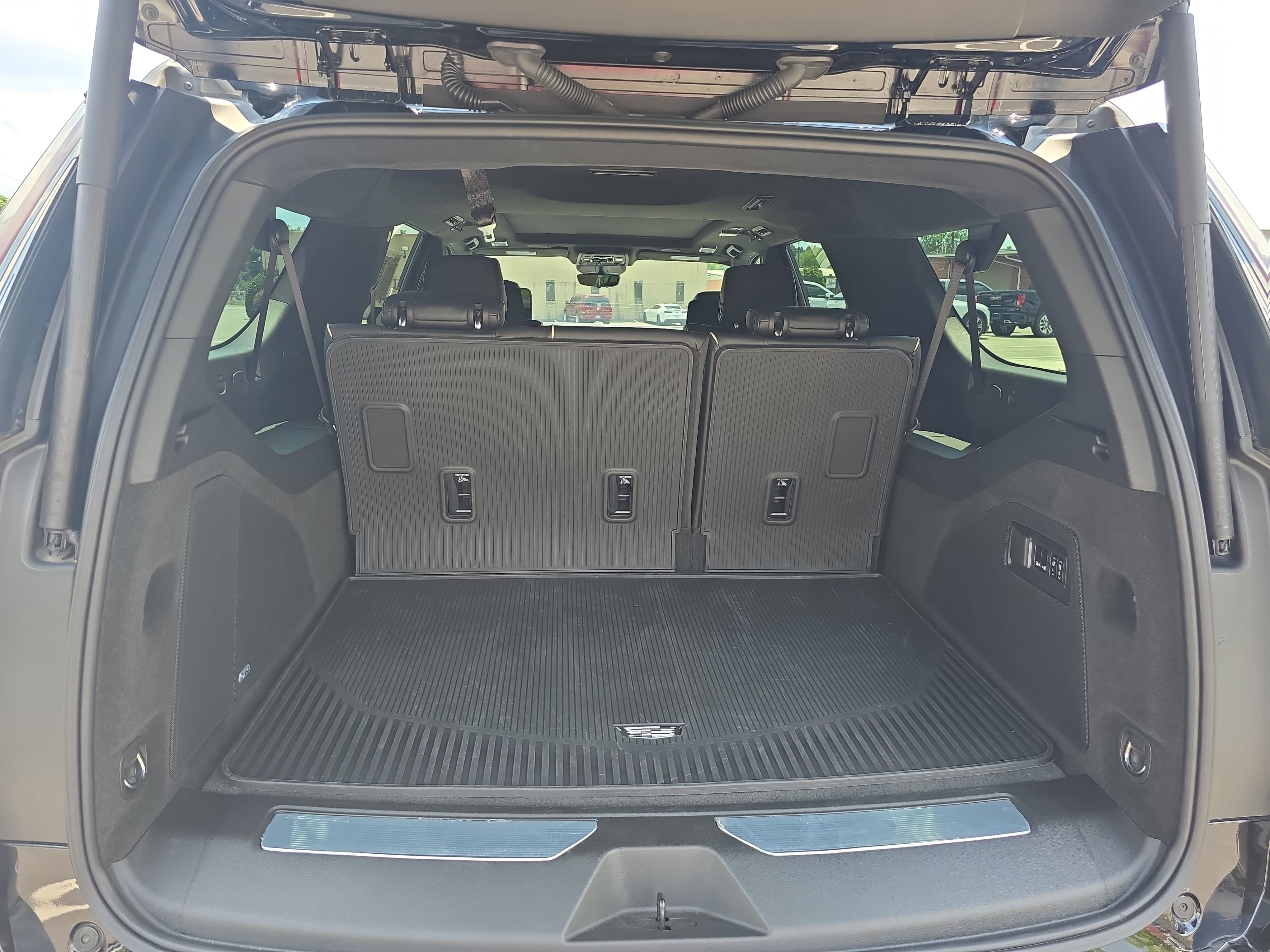 Used 2026 Cadillac Escalade ESV V AWD/4WD image 13