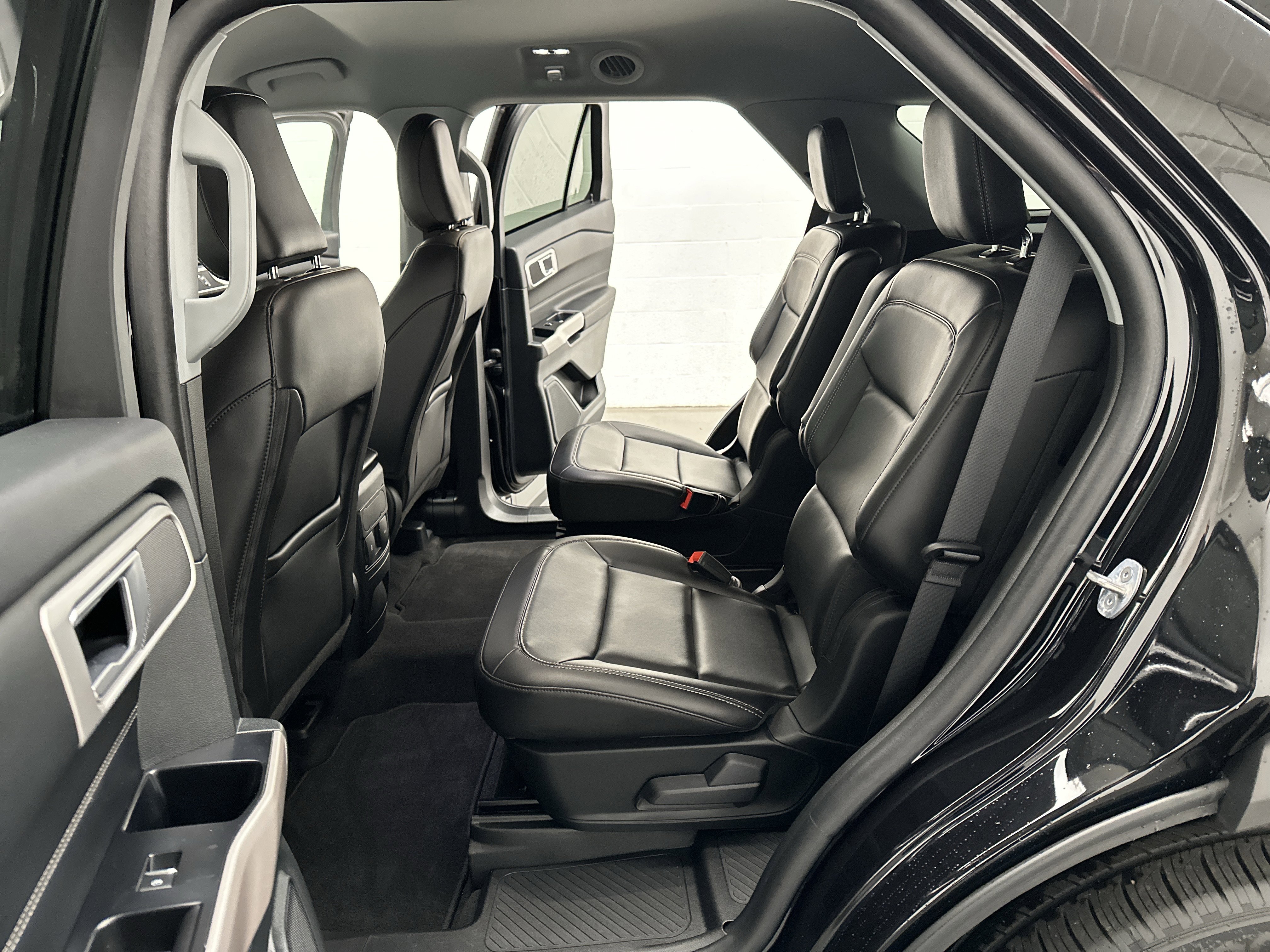 Used 2023 Ford Explorer XLT w/ Equipment Group 202A image 23