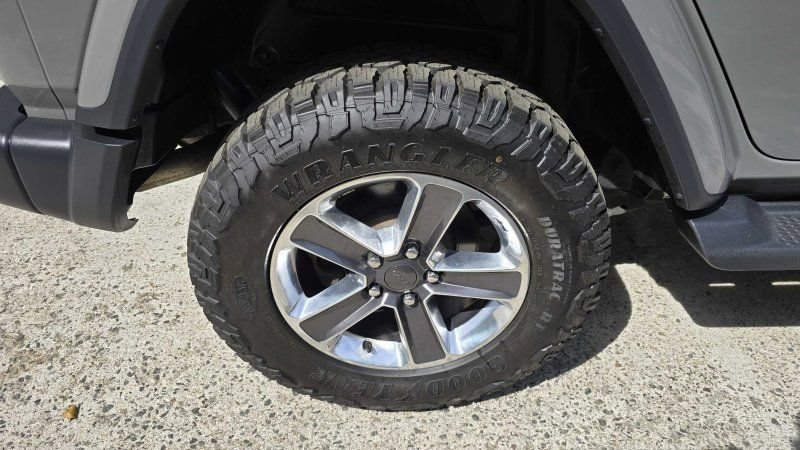 Used 2020 Jeep Wrangler Unlimited Sahara AWD/4WD image 11