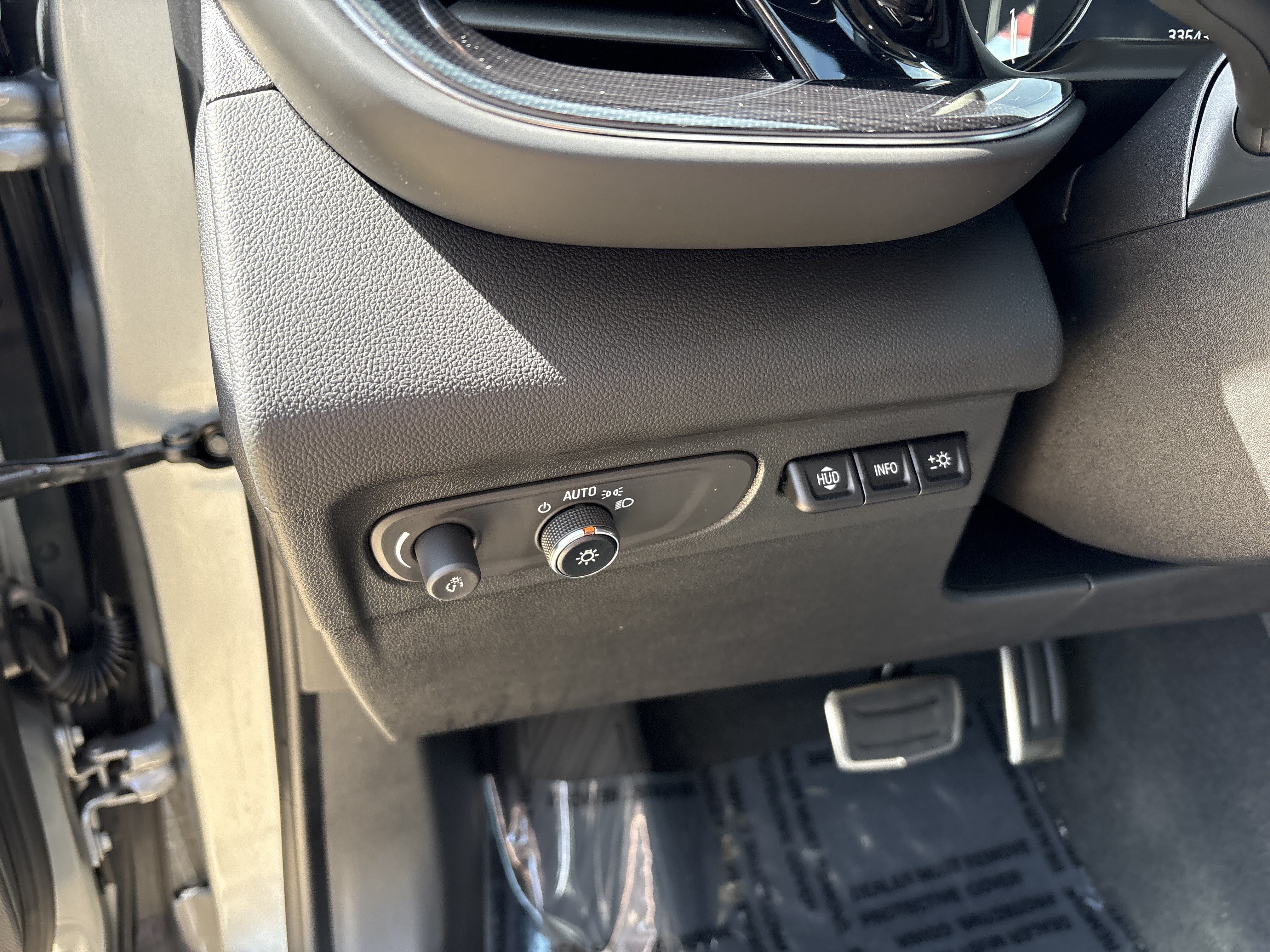 Used 2023 Buick Envision Essence w/ Technology Package I AWD/4WD image 10