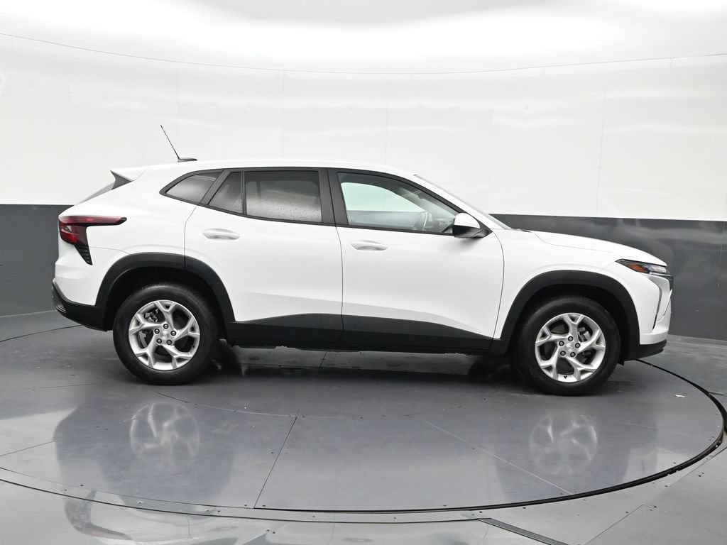 Used 2024 Chevrolet Trax LS w/ LS Convenience Package FWD image 7