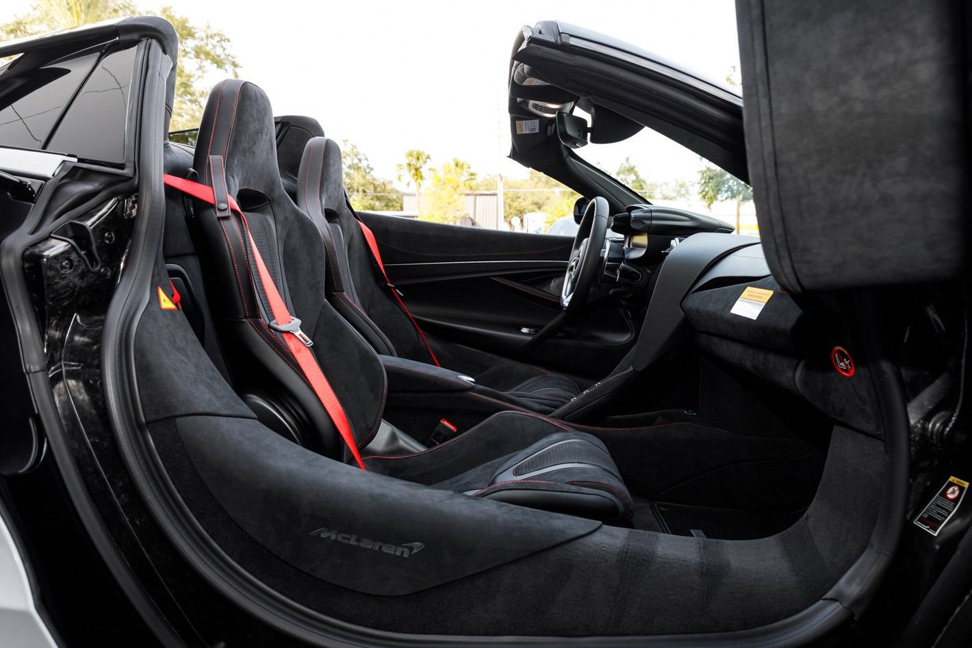 Used 2026 McLaren 750S Spider RWD image 29