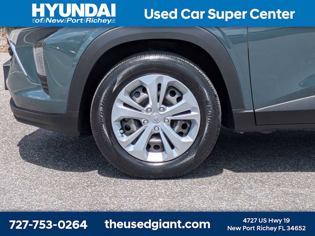 Used 2025 Chevrolet Trax LS FWD image 10