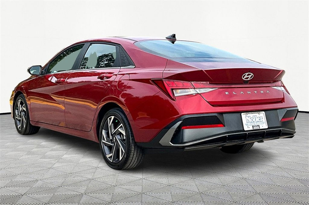 Certified 2025 Hyundai Elantra SEL image 13