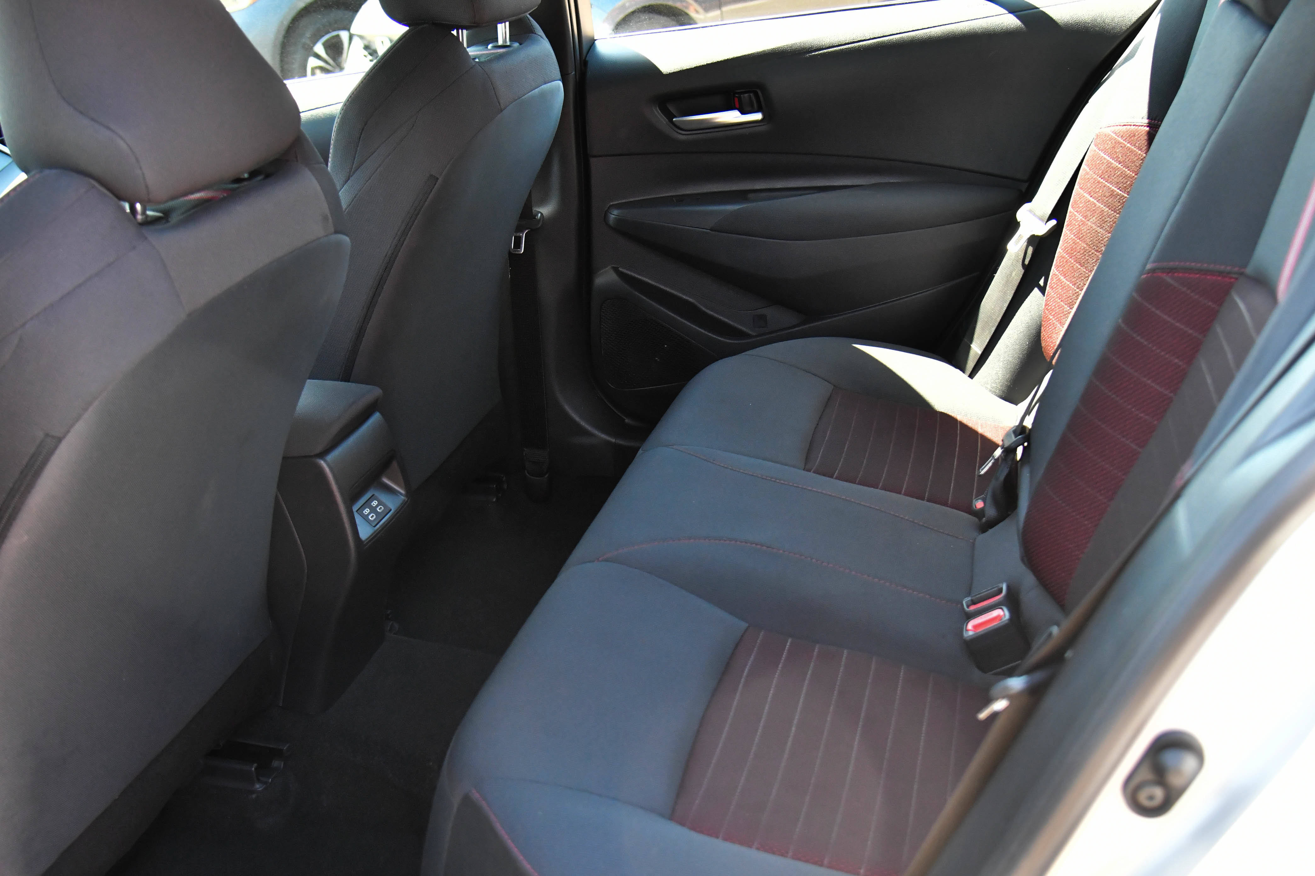 Used 2026 Toyota Corolla SE w/ SE Package FWD image 36
