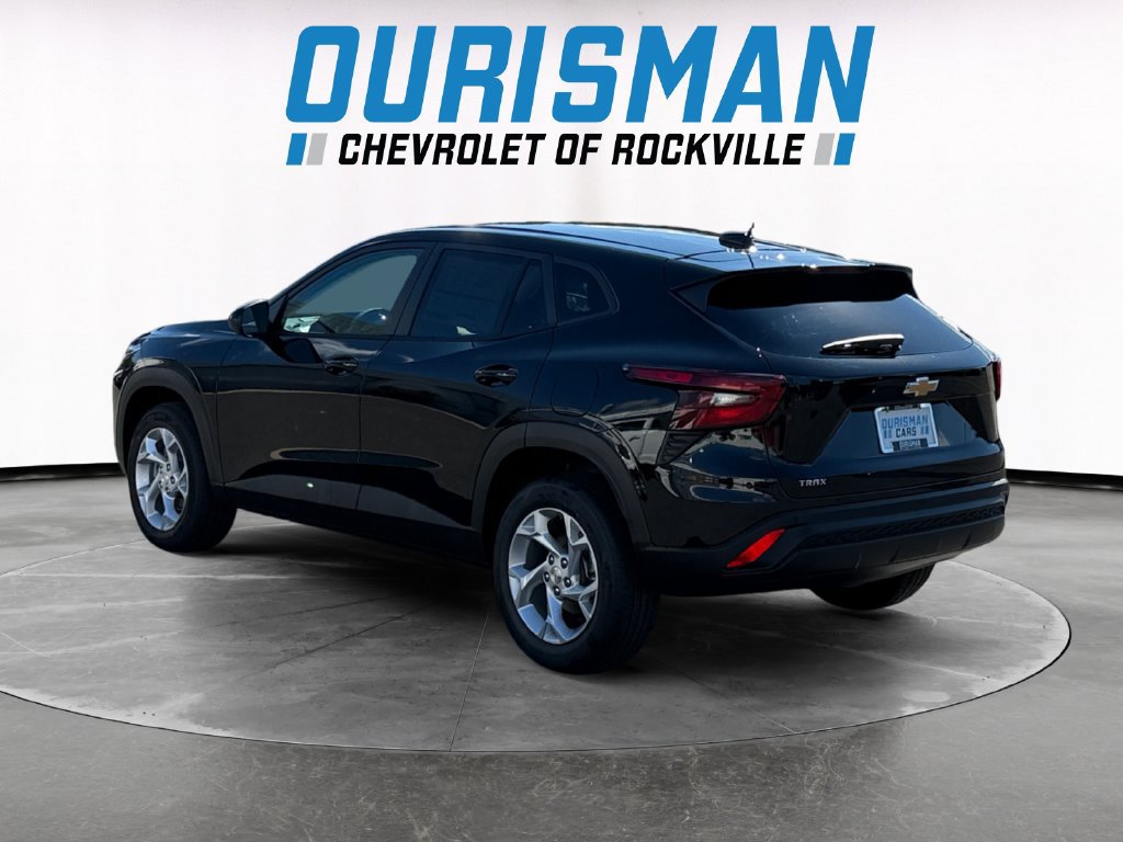 New 2026 Chevrolet Trax LS w/ LS Convenience Package FWD image 4