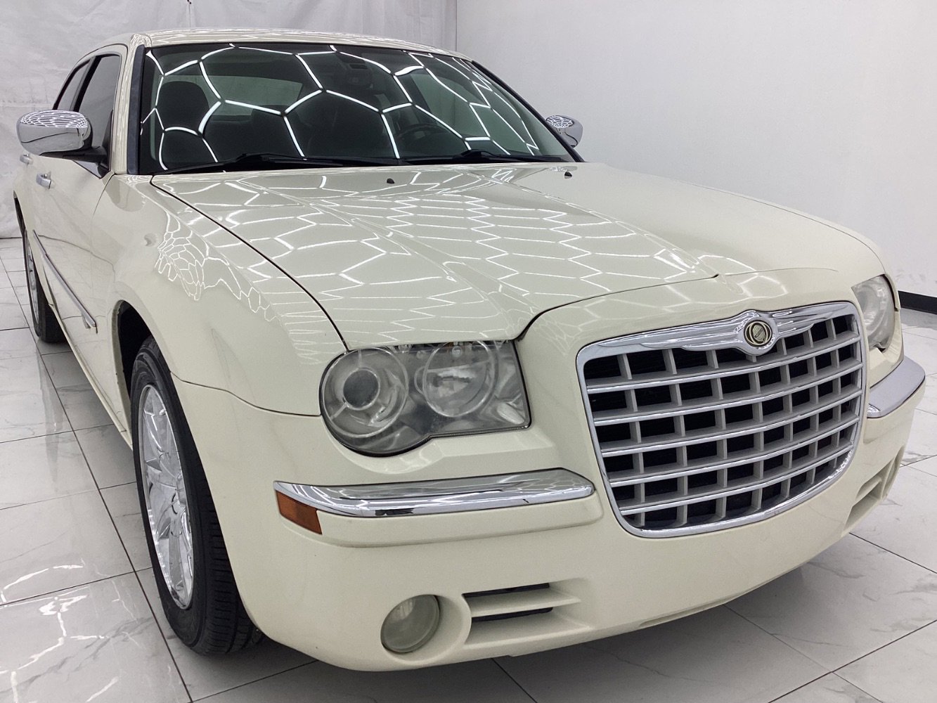 Used 2009 Chrysler 300 C image 3