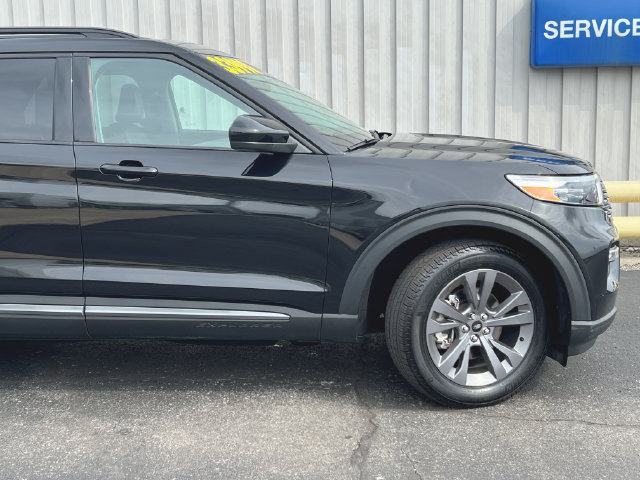 Used 2023 Ford Explorer XLT w/ Equipment Group 202A AWD/4WD image 18