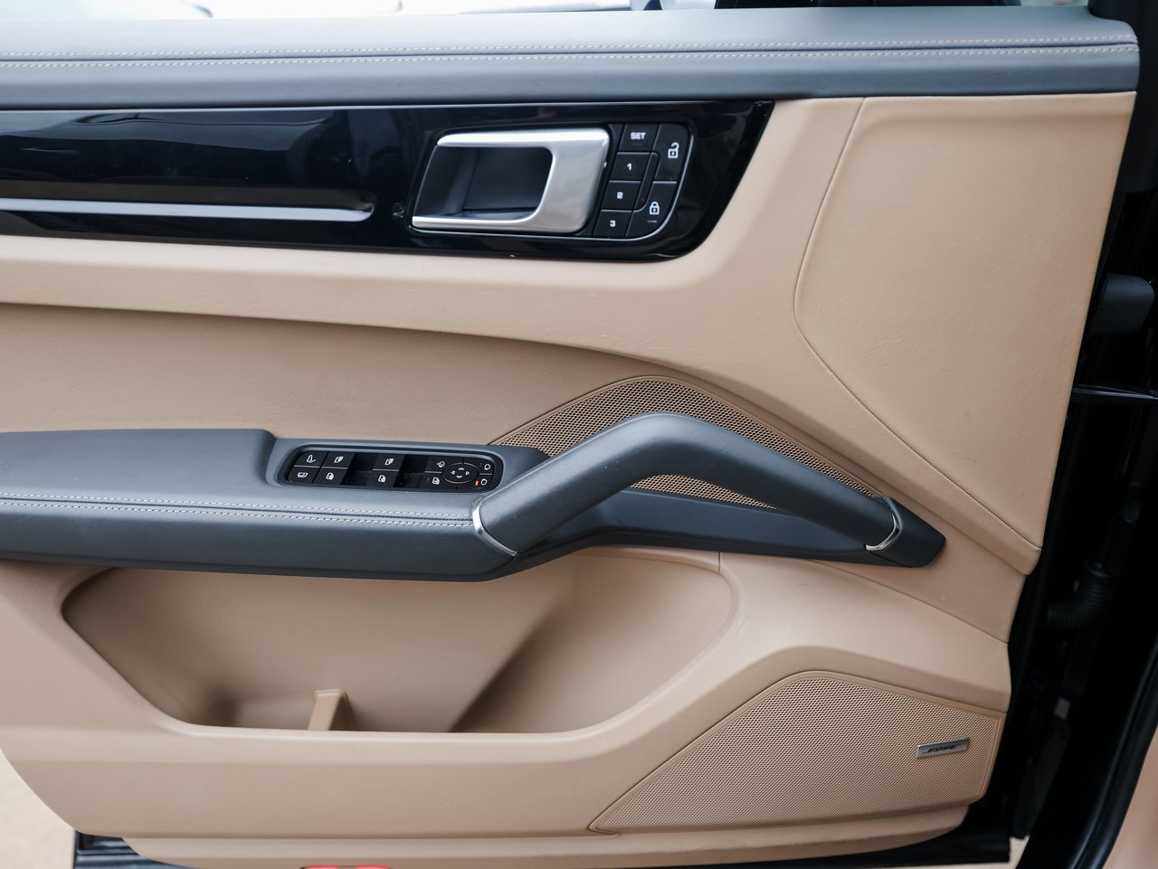 Certified 2022 Porsche Cayenne E-Hybrid image 23