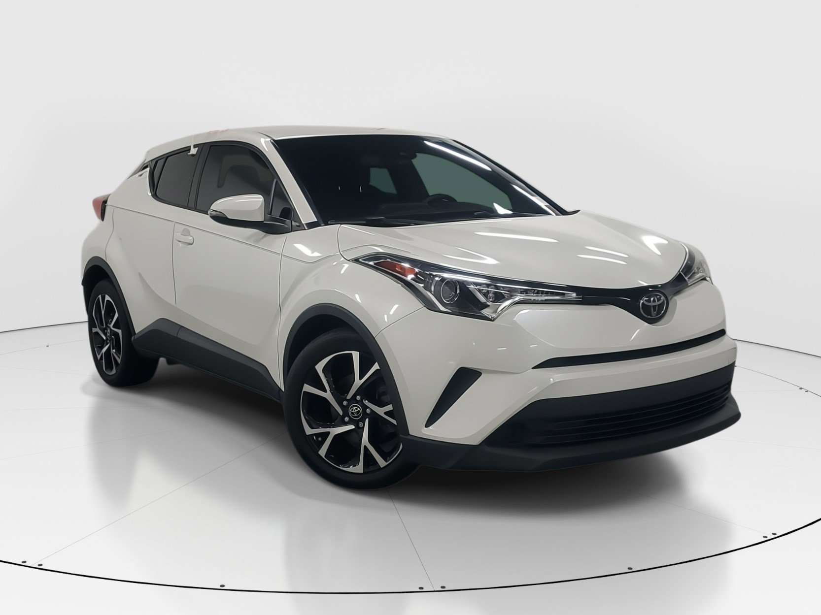 Used 2018 Toyota C-HR XLE image 2