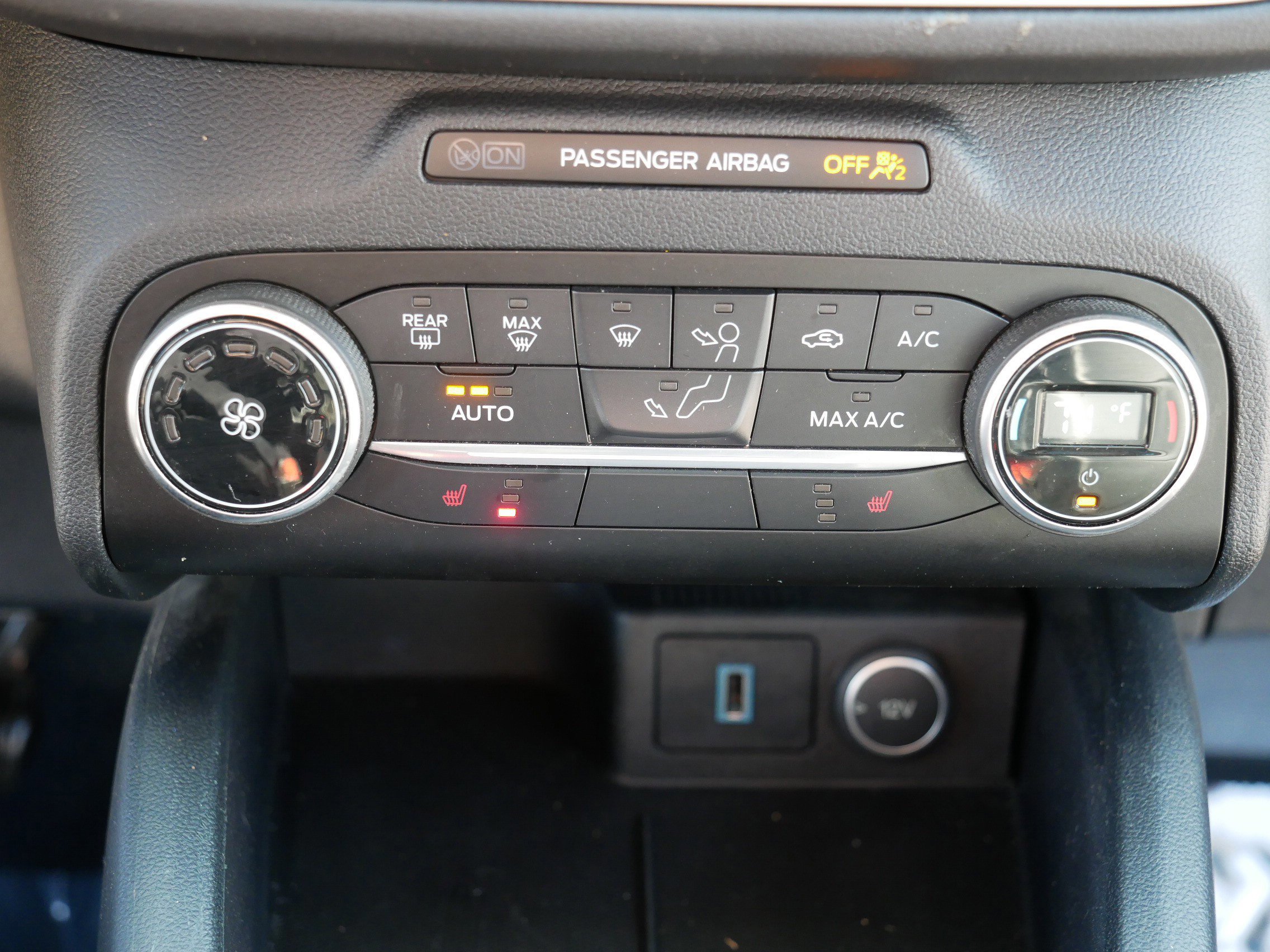 Used 2020 Ford Escape SE Sport image 27