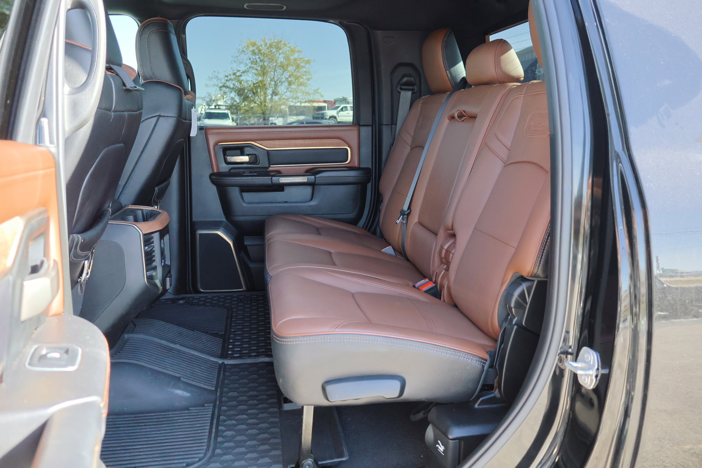 Used 2024 RAM 2500 Limited w/ Towing Technology Group image 24