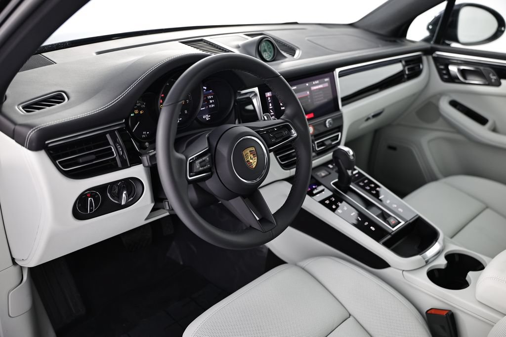 New 2026 Porsche Macan AWD/4WD image 4