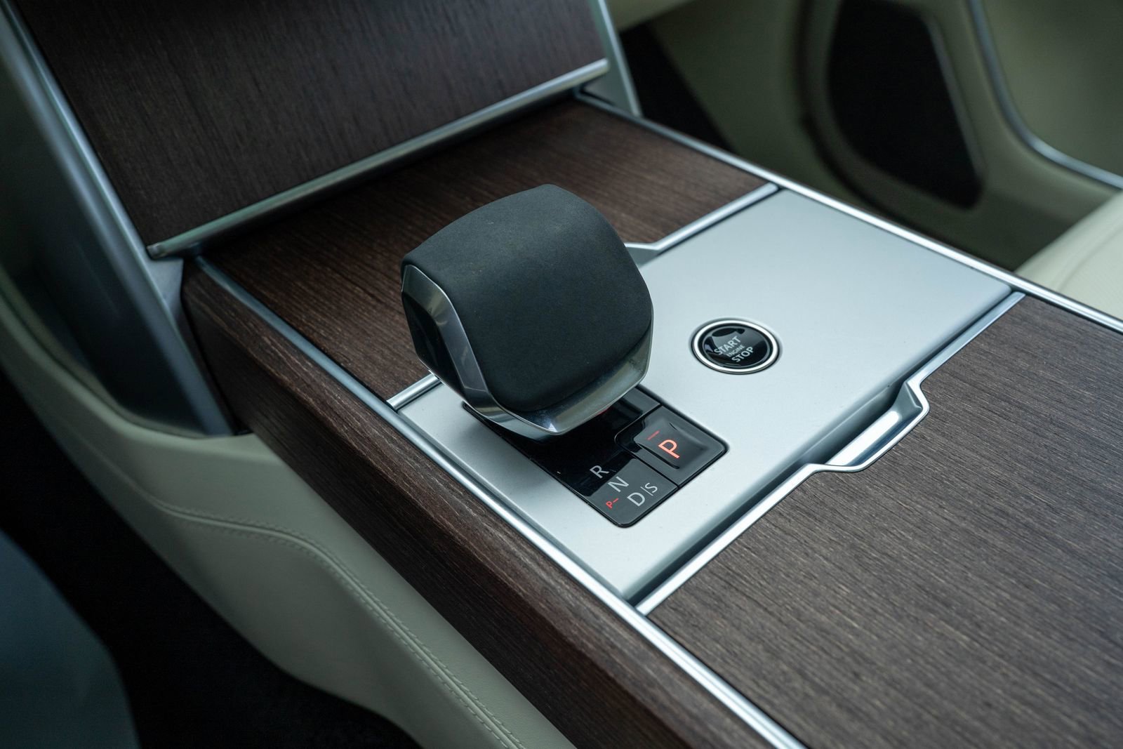 Used 2024 Land Rover Range Rover Autobiography image 25