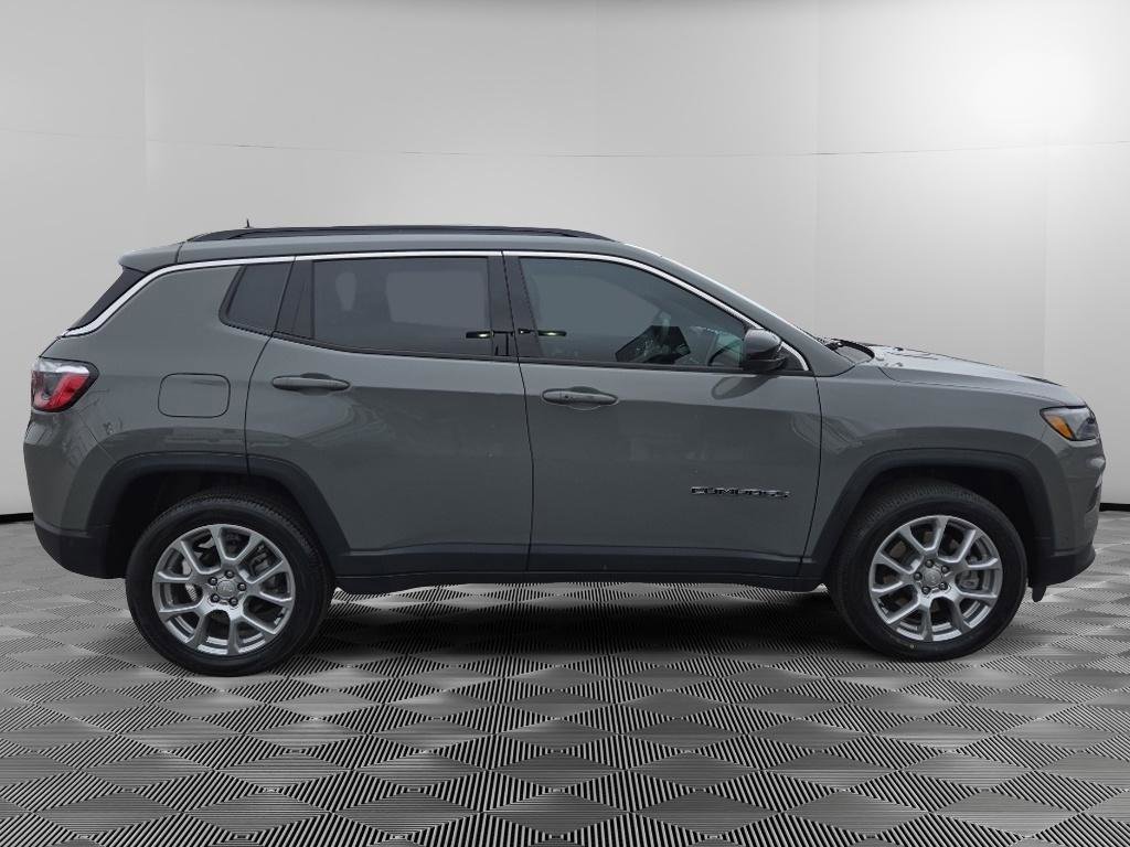 Used 2023 Jeep Compass Latitude image 8