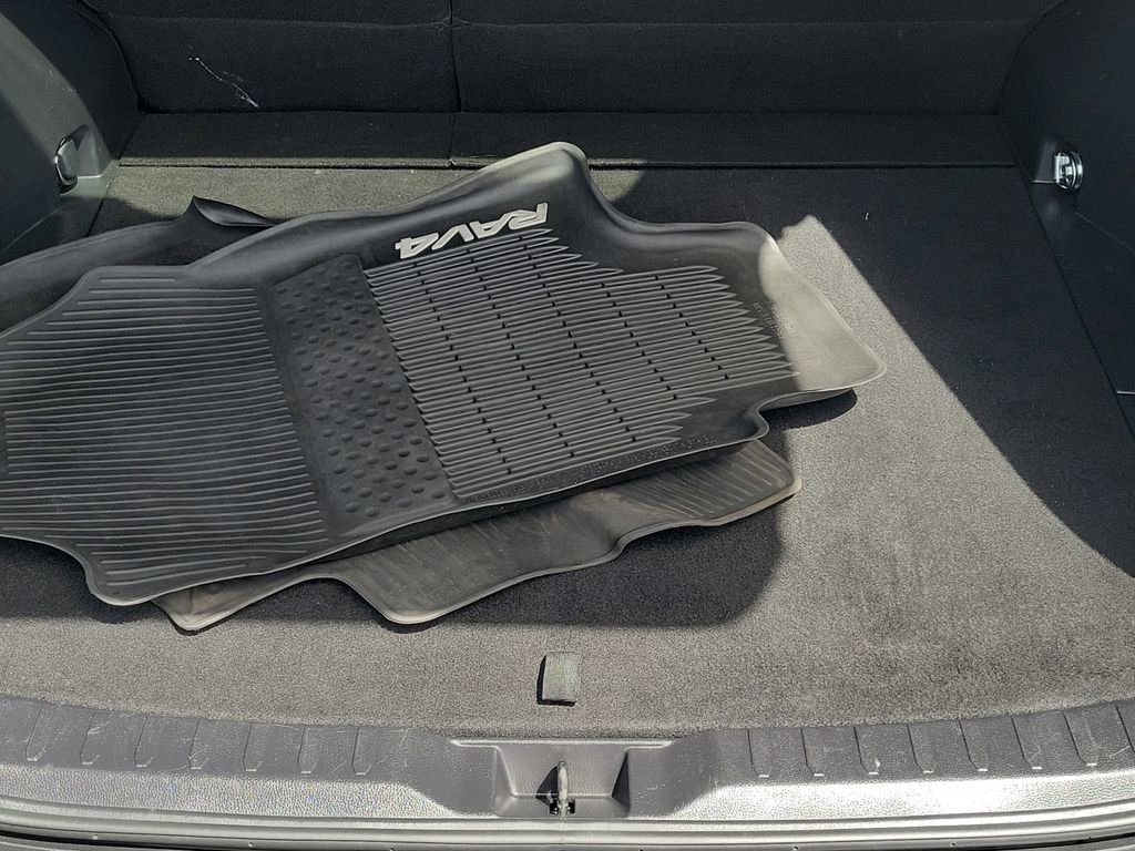 Used 2019 Toyota RAV4 XLE FWD image 12