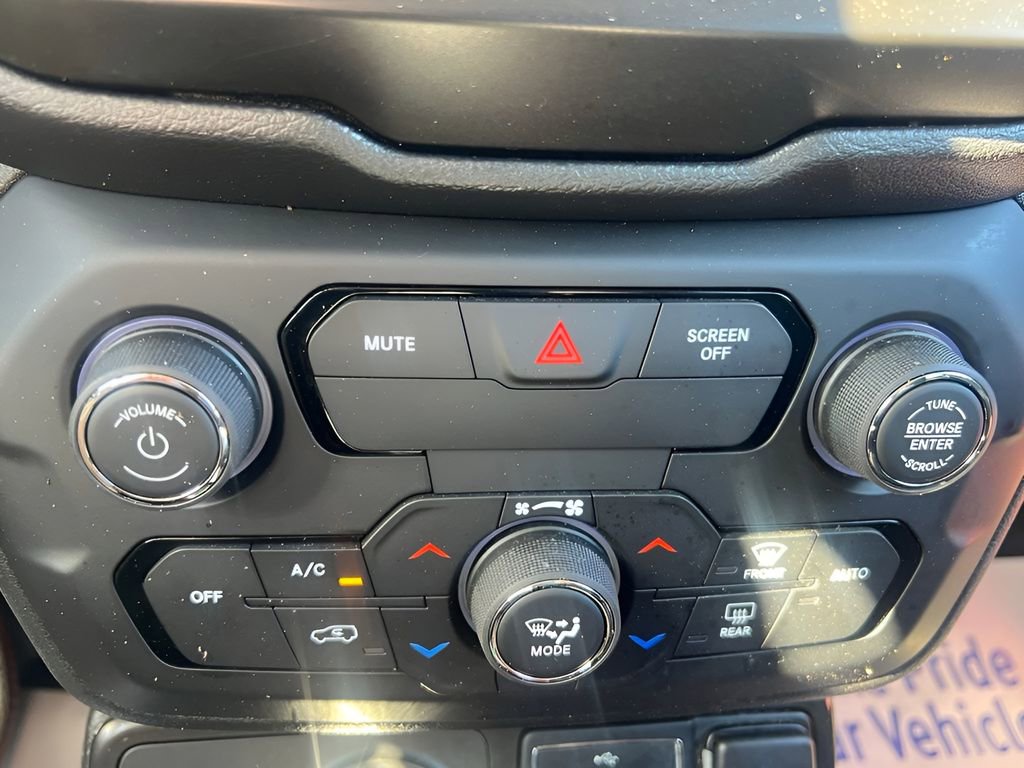 Used 2020 Jeep Renegade Trailhawk w/ Cold Weather Group AWD/4WD image 32