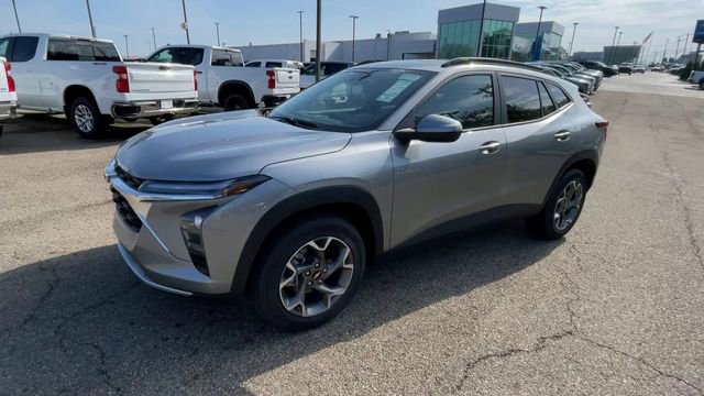 New 2026 Chevrolet Trax LT w/ Sunroof Package FWD image 6