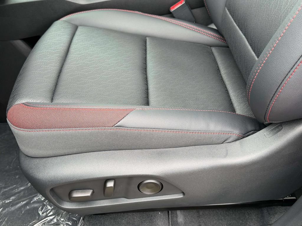 New 2027 Chevrolet Equinox RS w/ Convenience Package III AWD/4WD image 4