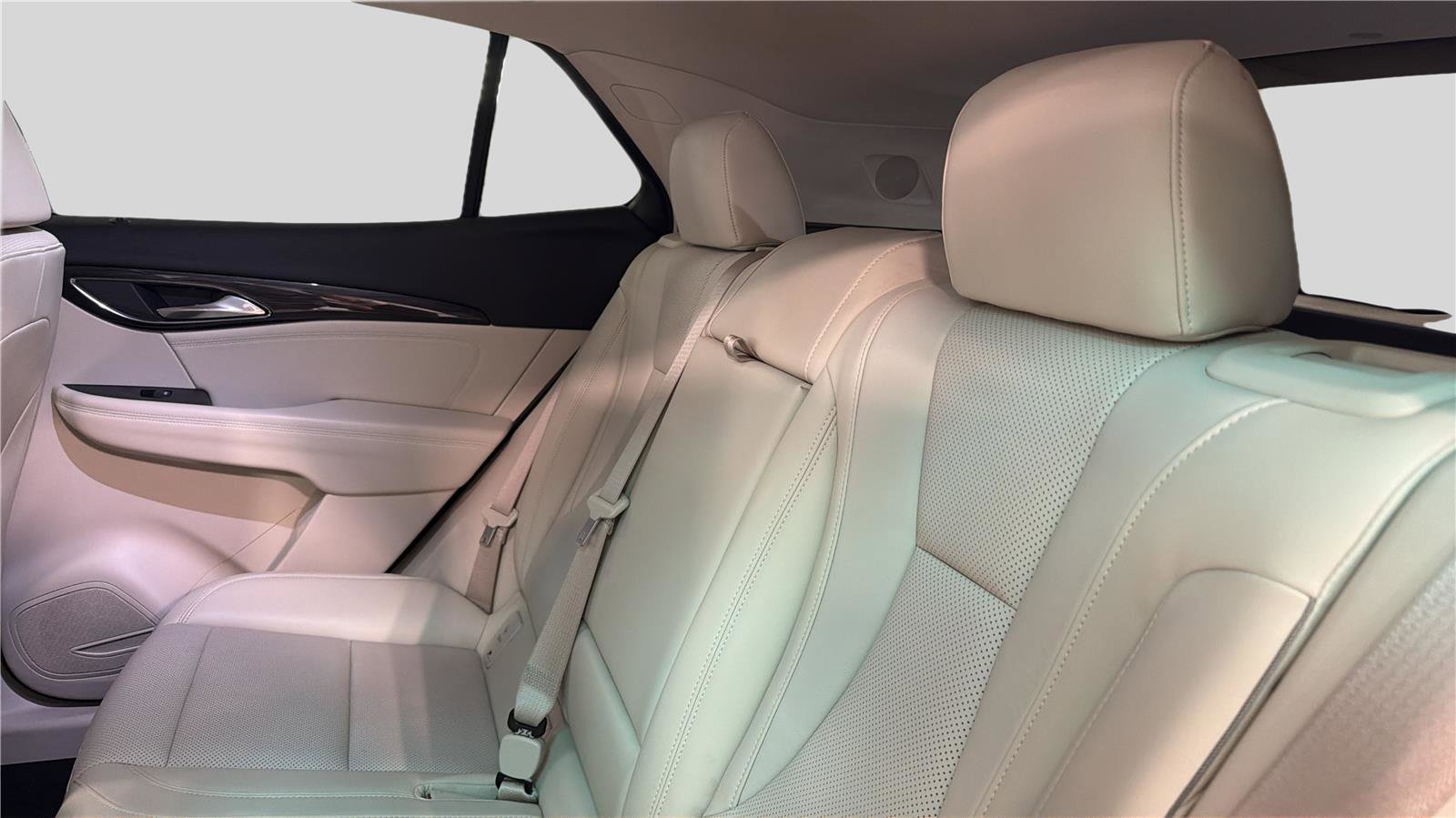 Used 2023 Buick Envision Essence image 17