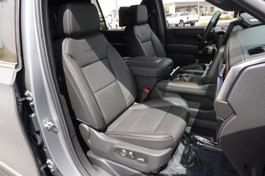 New 2026 GMC Yukon XL Denali w/ Denali Reserve Package AWD/4WD image 13