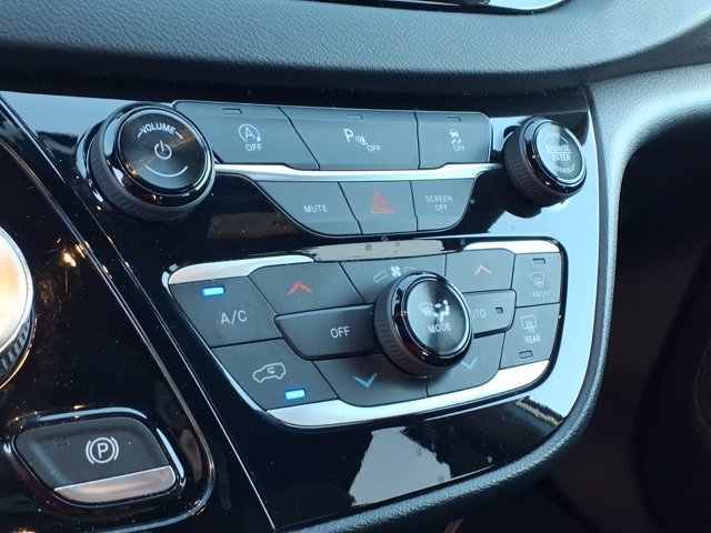 Used 2018 Chrysler Pacifica Touring Plus w/ S Appearance Package FWD image 13